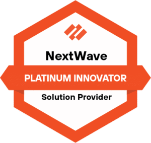 Abzeichen mit Palo Alto Networks Logo und der Aufschrift ‘NextWave Platinum Innovator Solution Provider’ in sechseckigem, orangefarbenem Rahmen